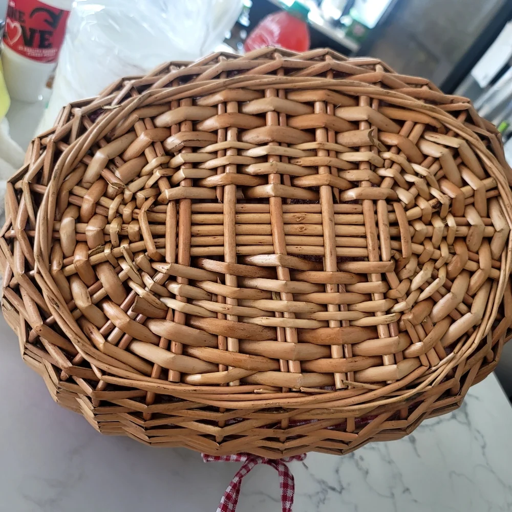 ​Picnic Time Wicker Picnic Basket Vintage  Red & White Gingham Liner Cottagecore